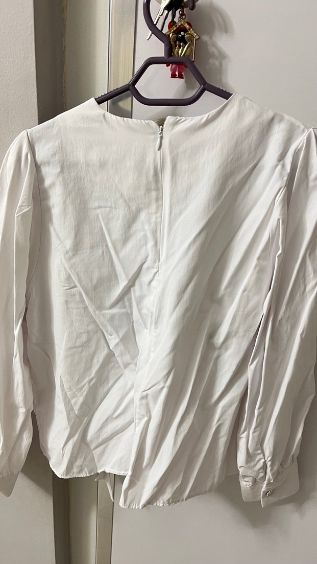 Beyaz Keten Fiyonklu Kadın Gömlek - Görsel 4