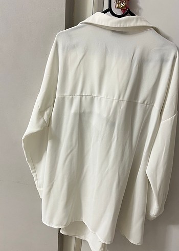 Uzun Kollu Beyaz Düğmeli Keten Gömlek - Görsel 4
