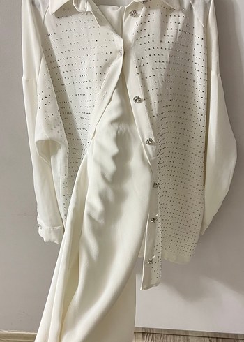 Uzun Kollu Beyaz Düğmeli Keten Gömlek - Görsel 3