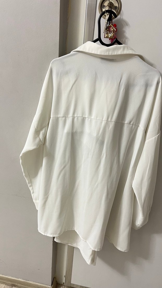 Uzun Kollu Beyaz Düğmeli Keten Gömlek - Görsel 4
