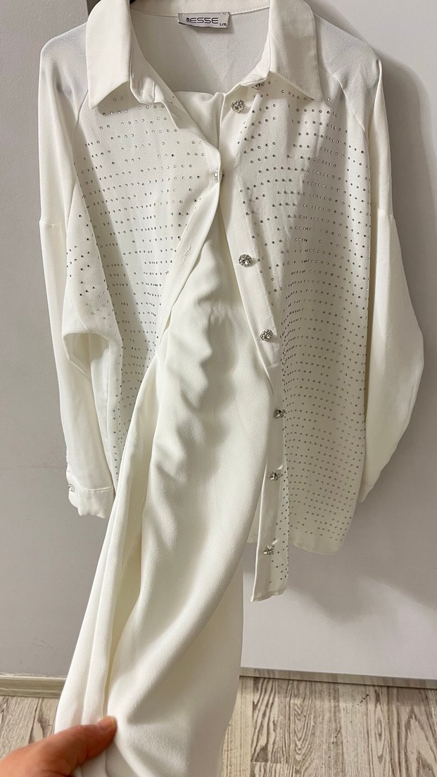 Uzun Kollu Beyaz Düğmeli Keten Gömlek - Görsel 3