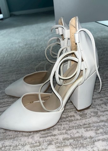 Beyaz Bağcıklı Stiletto Kadın Ayakkabı