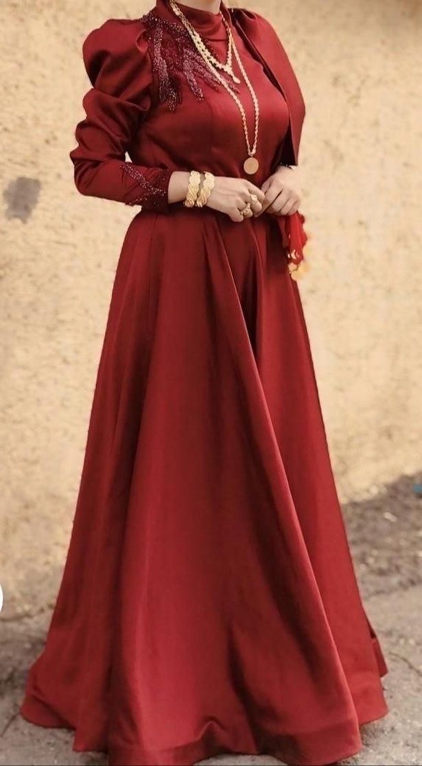 Bordo Nakışlı Zincir Detaylı Uzun tesettür abiye - Görsel 2