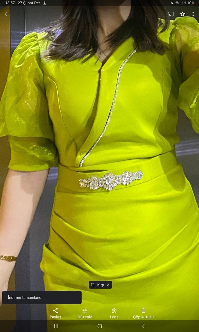 Sarı V Yaka Kemerli Uzun Kadın Elbise - Görsel 2