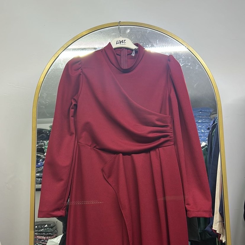 Uzun Kırmızı Drapeli Kadın Elbise - Görsel 4