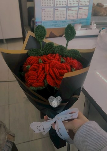 Örgü kırmızı gül buketi - Görsel 2