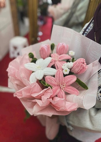 Pembe ve Beyaz El Yapımı Çiçek Buketi - Görsel 3