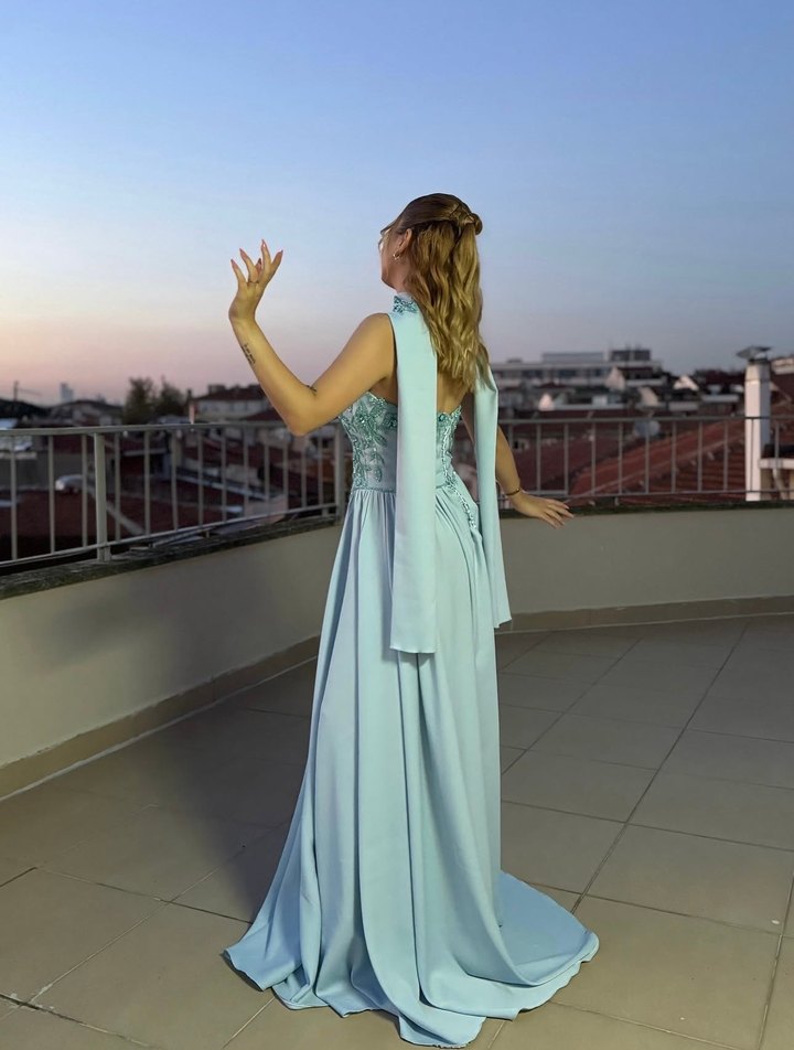 Turkuaz Nakışlı Uzun Straplez Abiye Elbise - Görsel 2