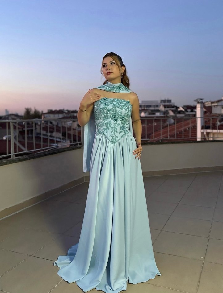 Turkuaz Nakışlı Uzun Straplez Abiye Elbise - Görsel 3