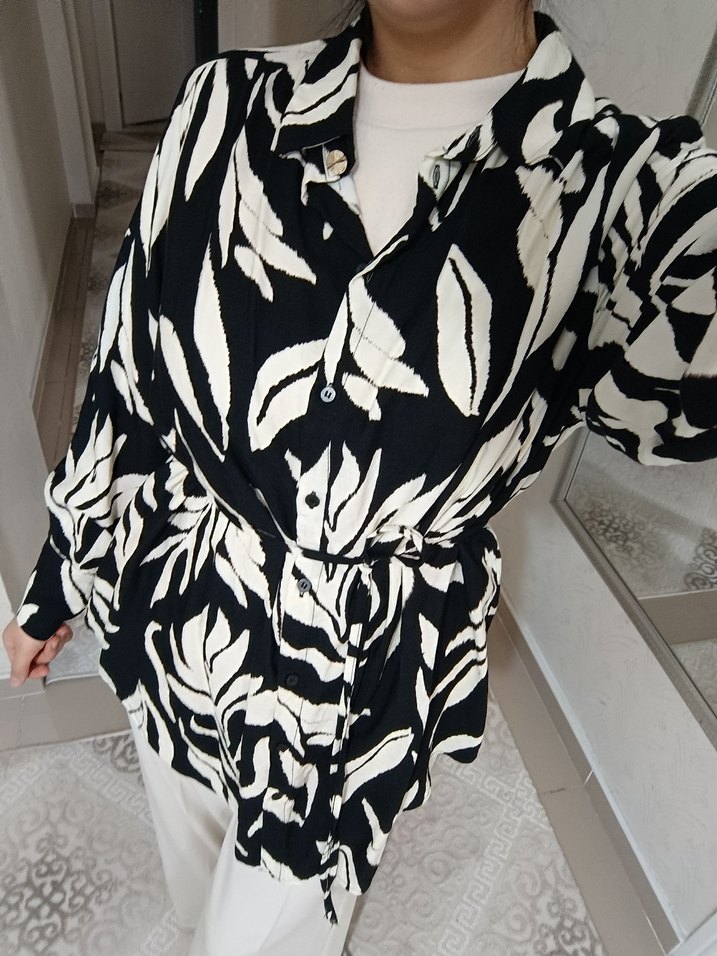 Yaprak Desenli Siyah Kadın Gömlek - Görsel 2