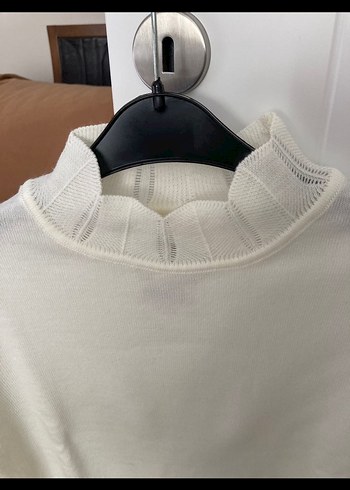 Yeni etiketli Beyaz Boğazlı Triko Kadın Kazak - Görsel 2