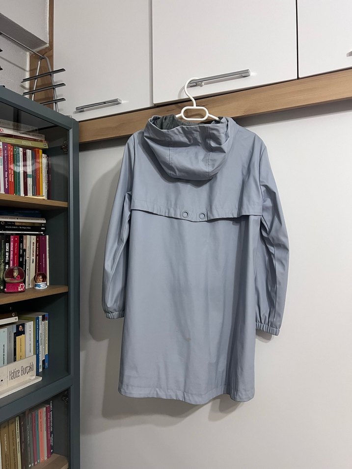 Gri Midi Kadın Yağmurluk Kapüşonlu - Görsel 3