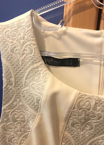 m Beden Dantel Detaylı Beyaz Midi Elbise