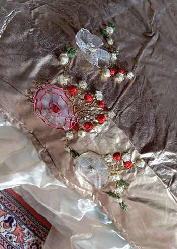 kurdela işi yapıldı Parlak altın rengi Yatak Örtüsü - Görsel 3