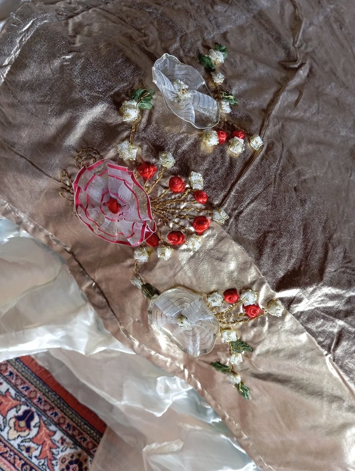 kurdela işi yapıldı Parlak altın rengi Yatak Örtüsü - Görsel 3