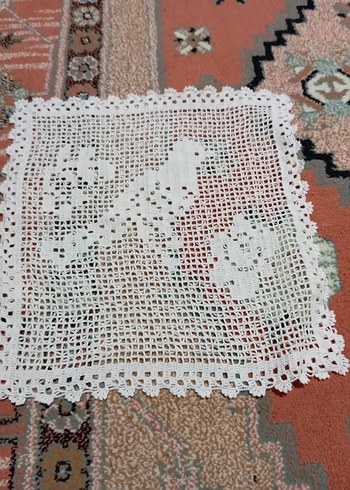 Güvercin Desenli El Yapımı Dantel yastık