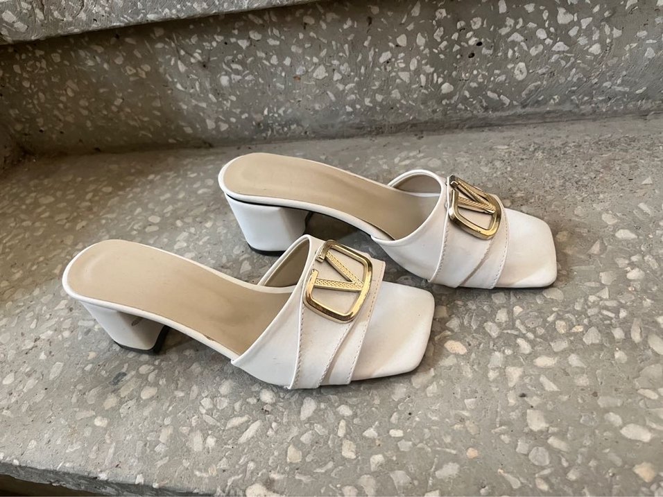 Beyaz Tokalı Modern Klasik Topuklu Terlik - Görsel 2