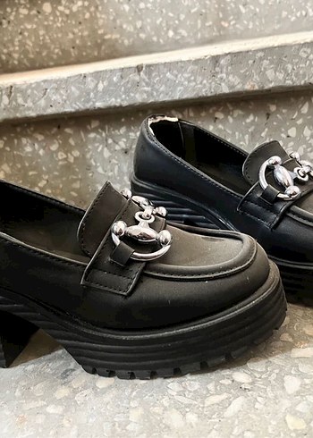 Siyah Parlak Platform Topuklu Tokalı Kadın Loafer - Görsel 2