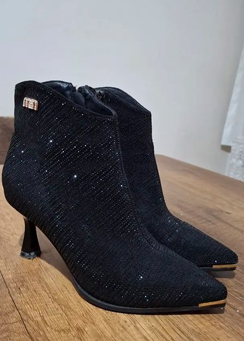 Siyah Simli Parlak Topuklu Bot - Görsel 3
