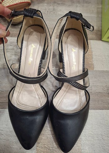 Diger Siyah Parlak Yılan Desenli Stiletto