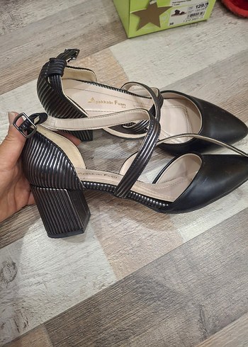 37 Beden Diger Siyah Parlak Yılan Desenli Stiletto