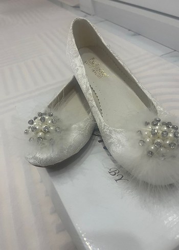 Çeyiz babeti Beyaz Nakışlı Kürklü Özel Ayakkabı - Görsel 2