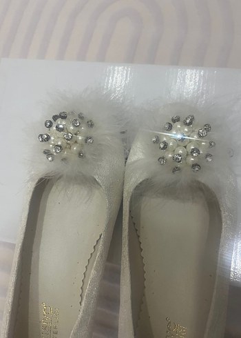 Çeyiz babeti Beyaz Nakışlı Kürklü Özel Ayakkabı - Görsel 4