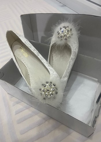 Çeyiz babeti Beyaz Nakışlı Kürklü Özel Ayakkabı - Görsel 6