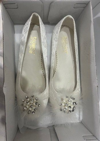 Çeyiz babeti Beyaz Nakışlı Kürklü Özel Ayakkabı - Görsel 5