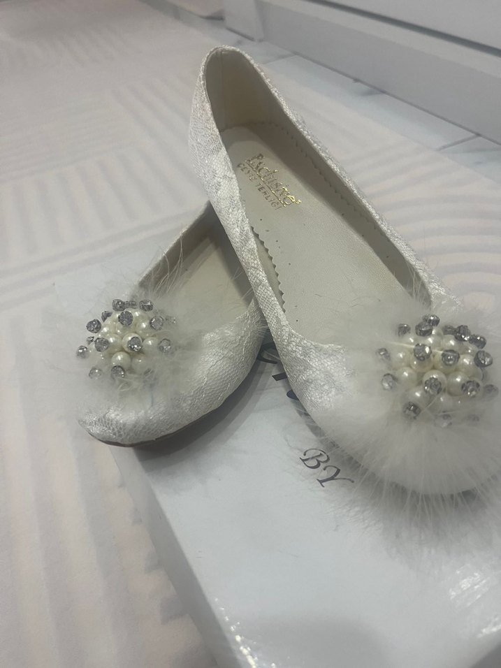 Çeyiz babeti Beyaz Nakışlı Kürklü Özel Ayakkabı - Görsel 2