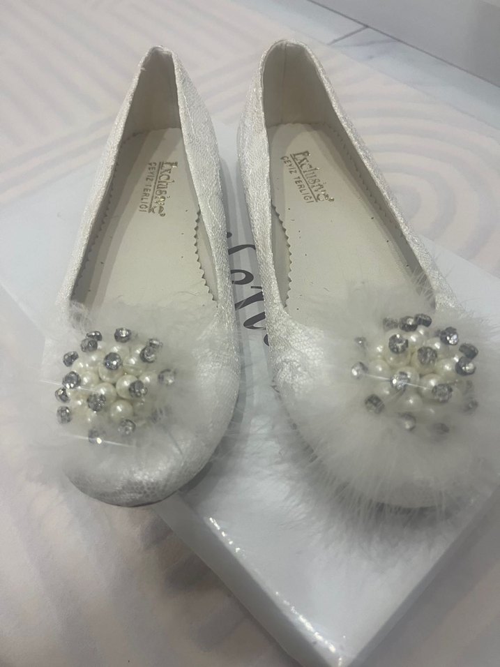 Çeyiz babeti Beyaz Nakışlı Kürklü Özel Ayakkabı - Görsel 3