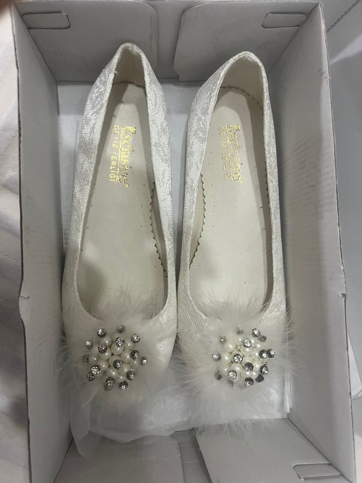 Çeyiz babeti Beyaz Nakışlı Kürklü Özel Ayakkabı - Görsel 5