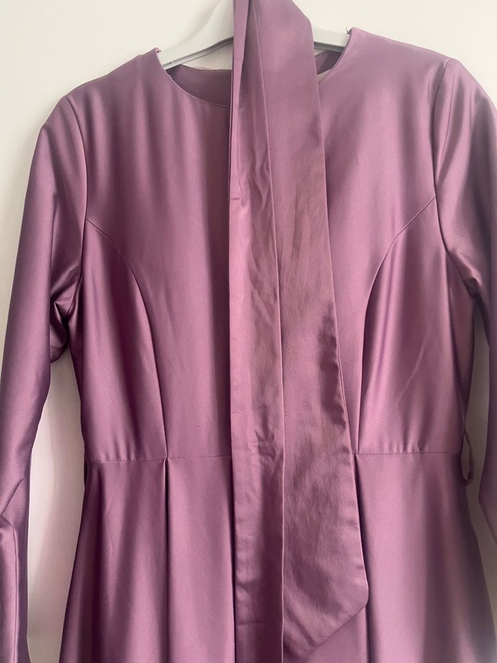 Lila Uzun Kollu Saten Elbise - Görsel 3