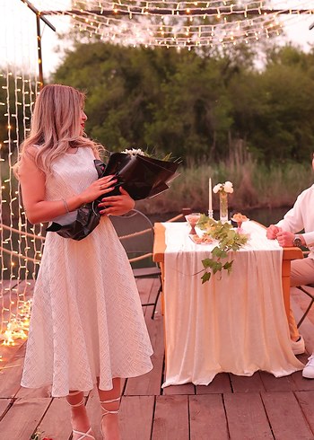 Dantel Detaylı Beyaz Midi Mezuniyet Elbisesi