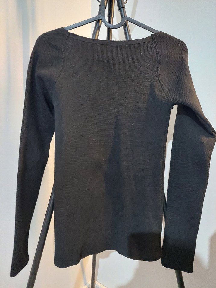 Siyah Uzun Kollu Göğüs Detaylı Kadın Kazak - Görsel 3