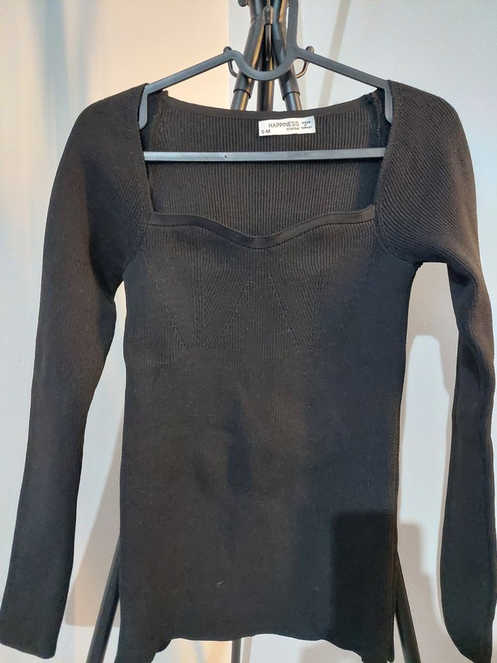 Siyah Uzun Kollu Göğüs Detaylı Kadın Kazak - Görsel 2