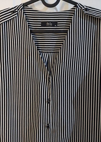 Düğmeli Siyah Beyaz Çizgili Kadın Gömlek - Görsel 2