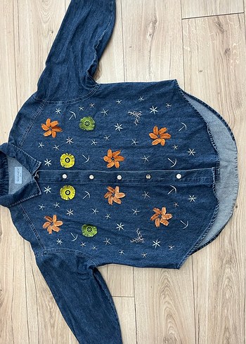 Nakışlı, düğmeli, bol kesim denim ceket - Görsel 4