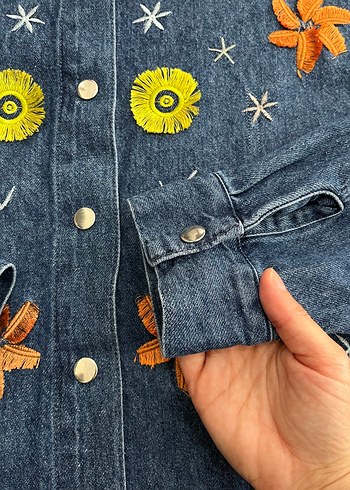 Nakışlı, düğmeli, bol kesim denim ceket - Görsel 6