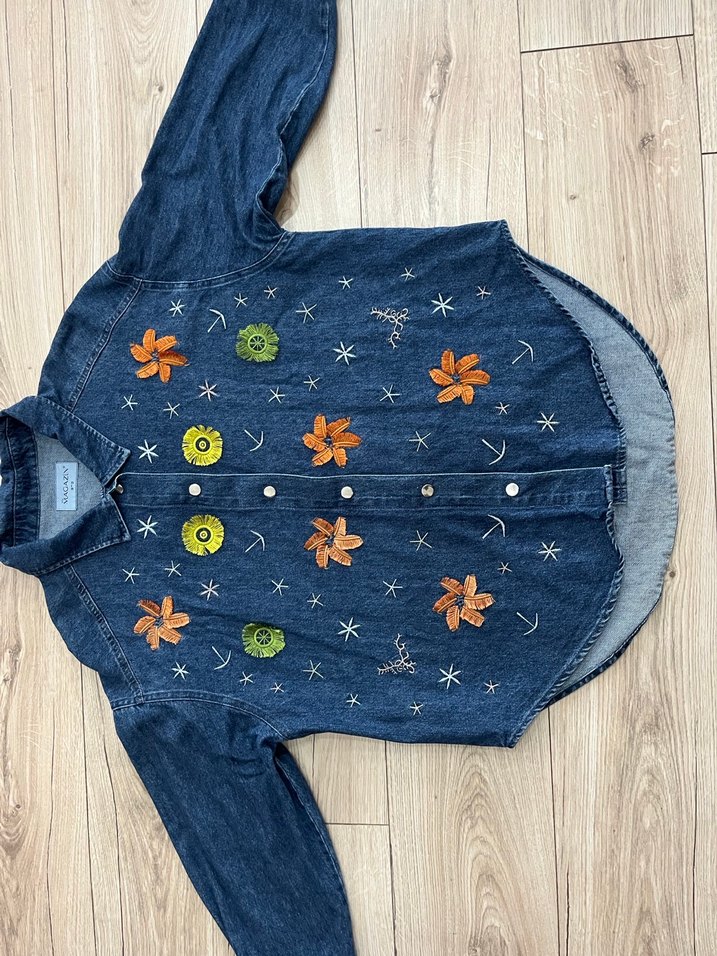 Nakışlı, düğmeli, bol kesim denim ceket - Görsel 4