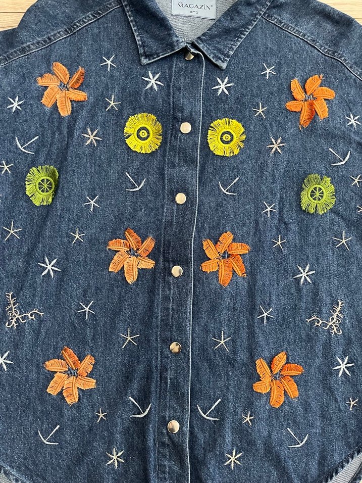 Nakışlı, düğmeli, bol kesim denim ceket - Görsel 3