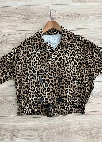 Düğmeli Leopar Desenli Kısa Kadın Ceket - Görsel 6