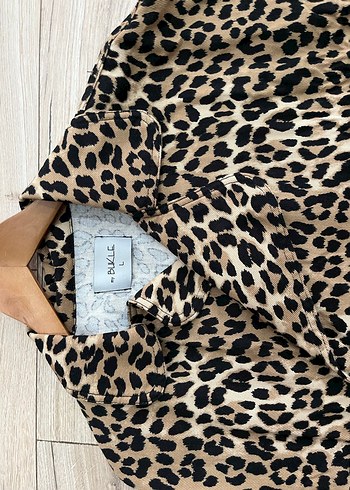 Düğmeli Leopar Desenli Kısa Kadın Ceket - Görsel 3