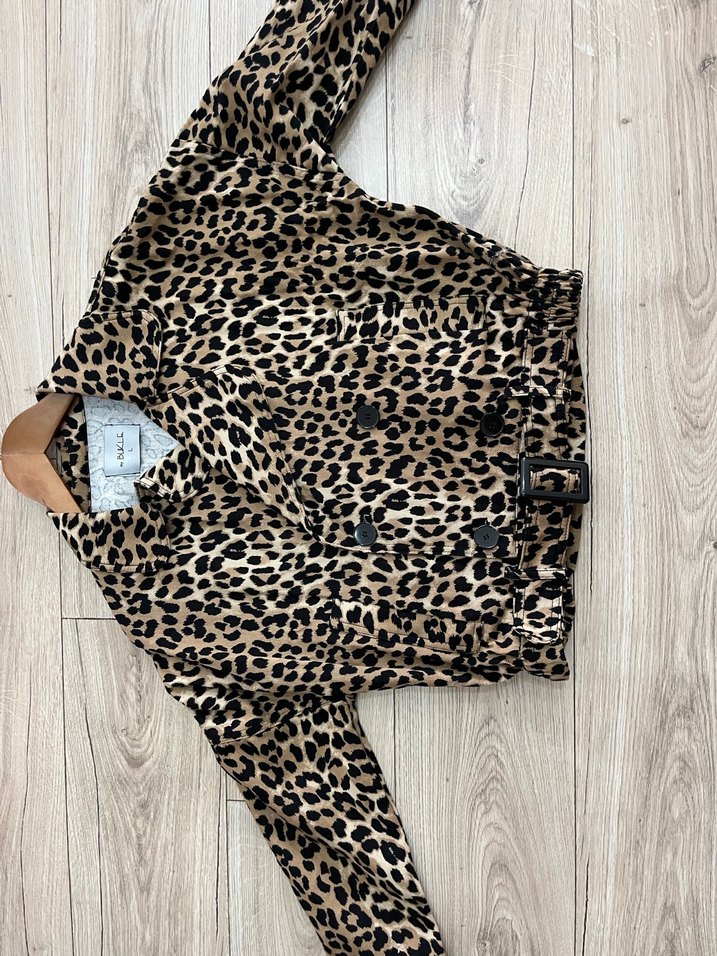 Düğmeli Leopar Desenli Kısa Kadın Ceket - Görsel 5