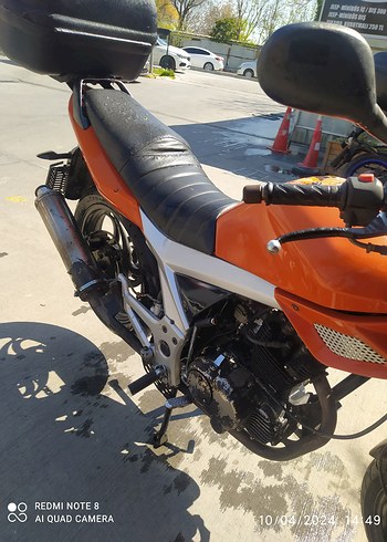 Turuncu Zincir Detaylı Motor Kaskı - Görsel 6