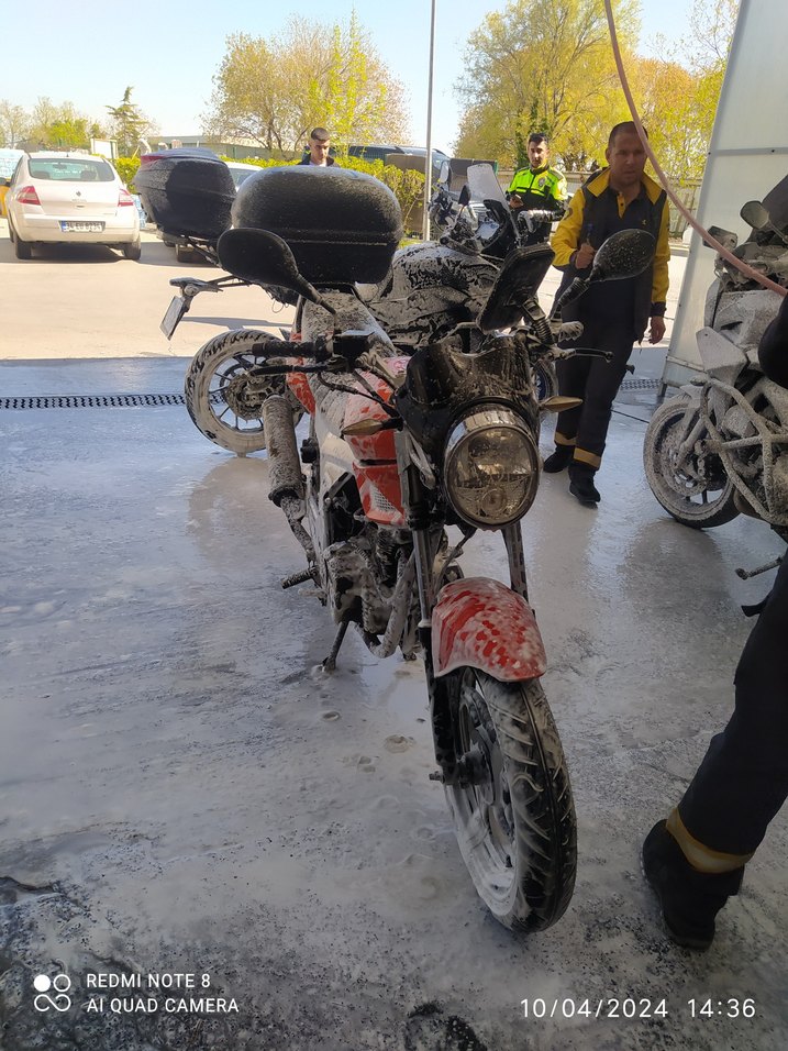 Turuncu Zincir Detaylı Motor Kaskı - Görsel 4