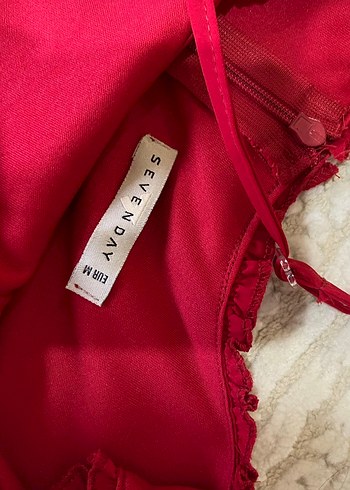 Kırmızı Uzun İpek Görünümlü Akışkan Elbise - Görsel 6