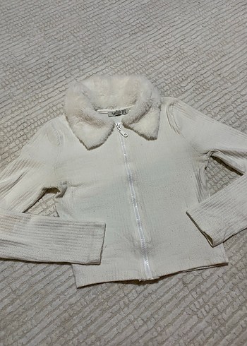 Kürk Detaylı Beyaz Kadın Hırka - Görsel 2