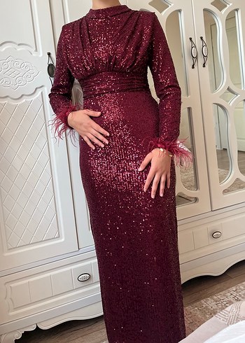 Uzun Kollu Bordo Parlak Drapeli Abiye Elbise - Görsel 5