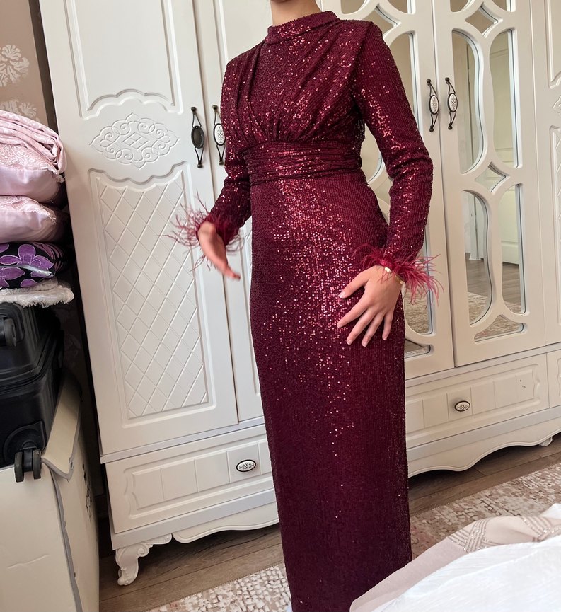 Uzun Kollu Bordo Parlak Drapeli Abiye Elbise - Görsel 3